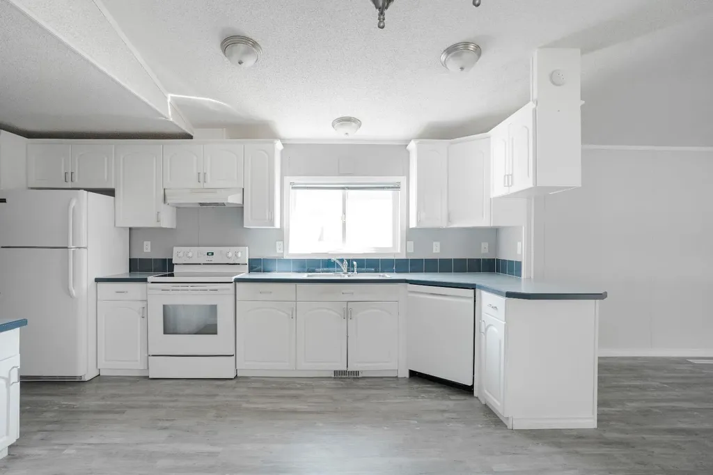 212 Greenwich Lane Fort Mcmurray AB T9H 3Z3