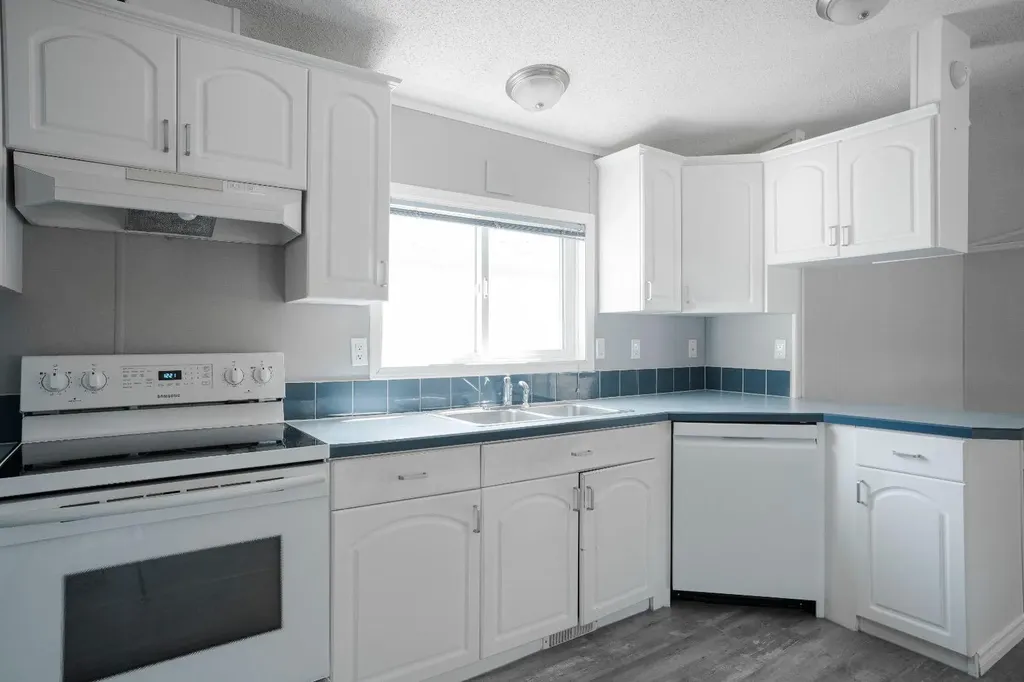 212 Greenwich Lane Fort Mcmurray AB T9H 3Z3