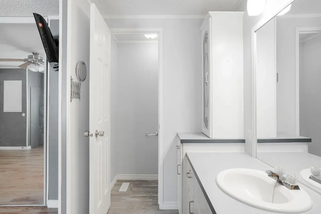 212 Greenwich Lane Fort Mcmurray AB T9H 3Z3