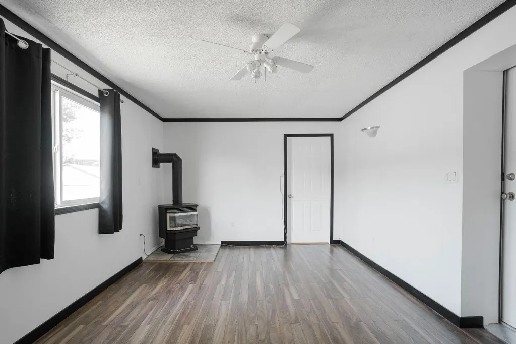 212 Greenwich Lane Fort Mcmurray AB T9H 3Z3