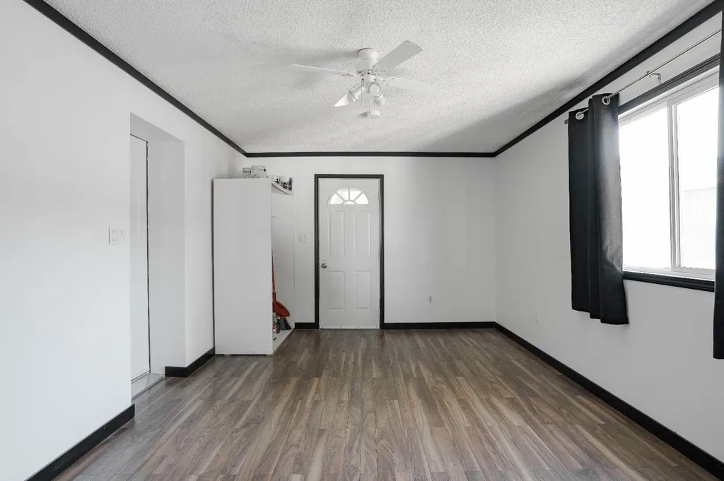 212 Greenwich Lane Fort Mcmurray AB T9H 3Z3