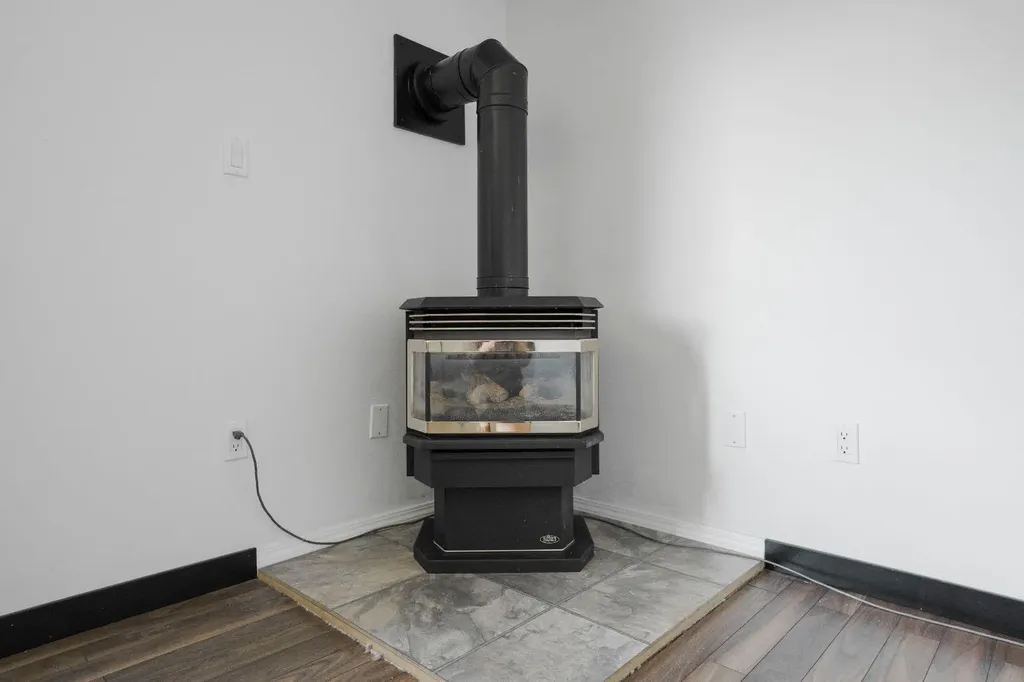 212 Greenwich Lane Fort Mcmurray AB T9H 3Z3