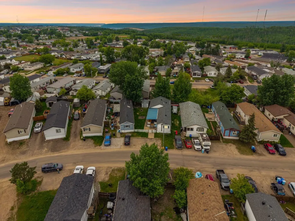 212 Greenwich Lane Fort Mcmurray AB T9H 3Z3