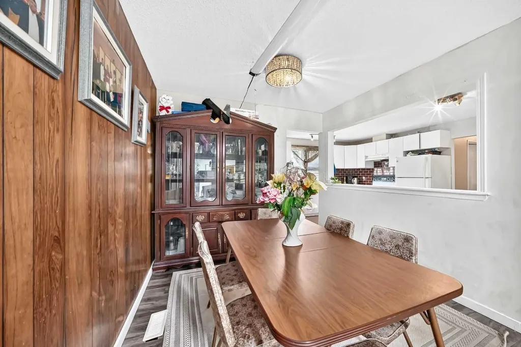 311 72 Avenue NE Calgary AB T2K 0P1