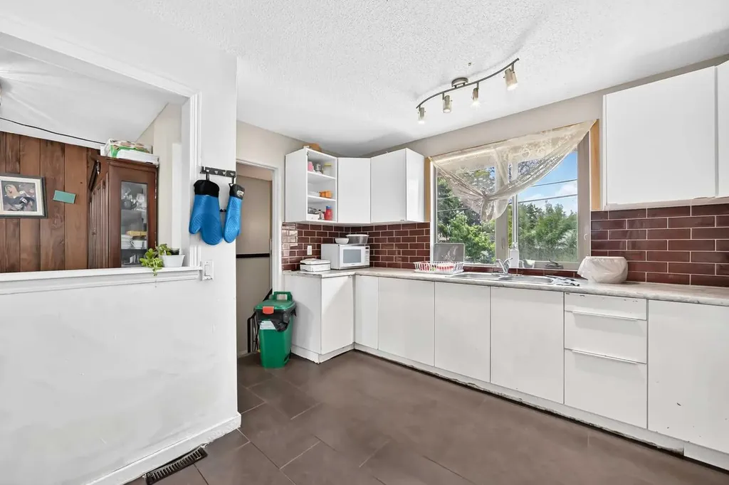 311 72 Avenue NE Calgary AB T2K 0P1