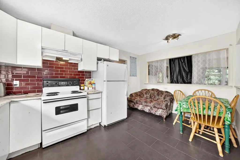 311 72 Avenue NE Calgary AB T2K 0P1