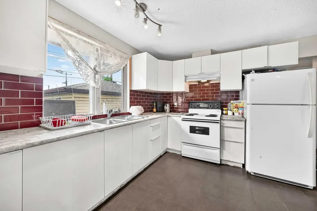 311 72 Avenue NE Calgary AB T2K 0P1