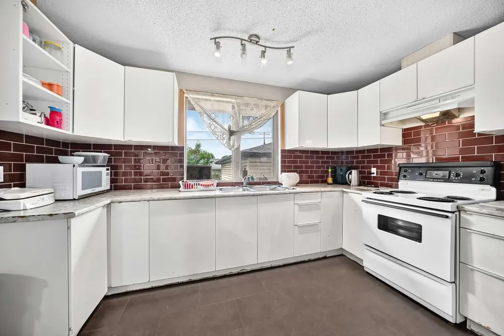 311 72 Avenue NE Calgary AB T2K 0P1