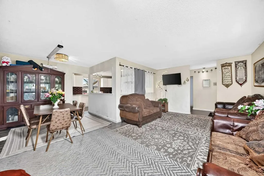 311 72 Avenue NE Calgary AB T2K 0P1