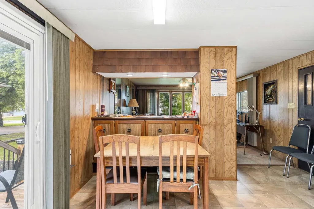 115 1 Street W Lashburn SK S0M1H0