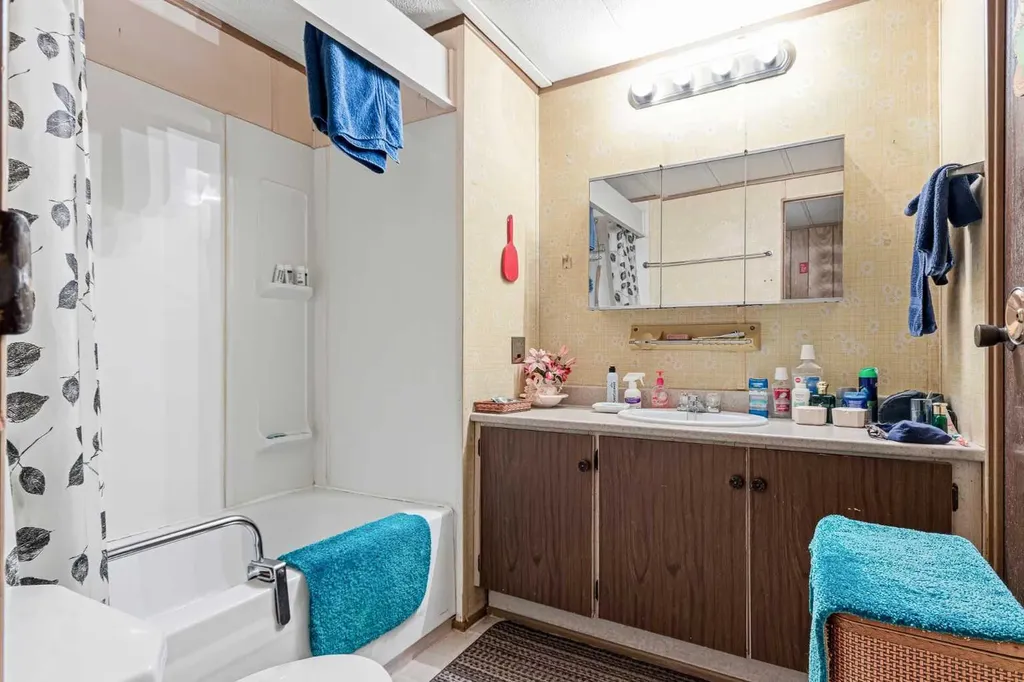 115 1 Street W Lashburn SK S0M1H0