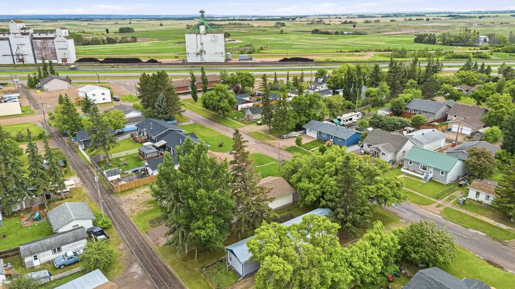 115 1 Street W Lashburn SK S0M1H0