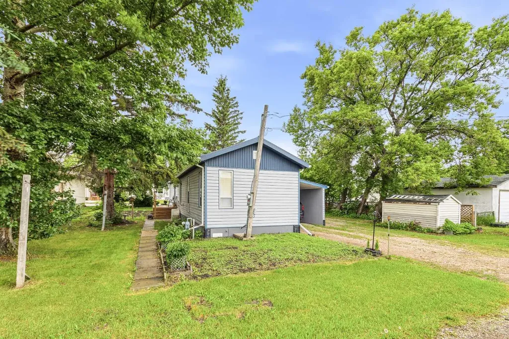 115 1 Street W Lashburn SK S0M1H0