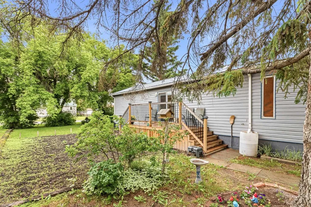 115 1 Street W Lashburn SK S0M1H0