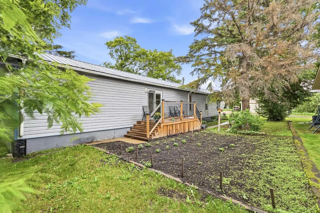 115 1 Street W Lashburn SK S0M1H0