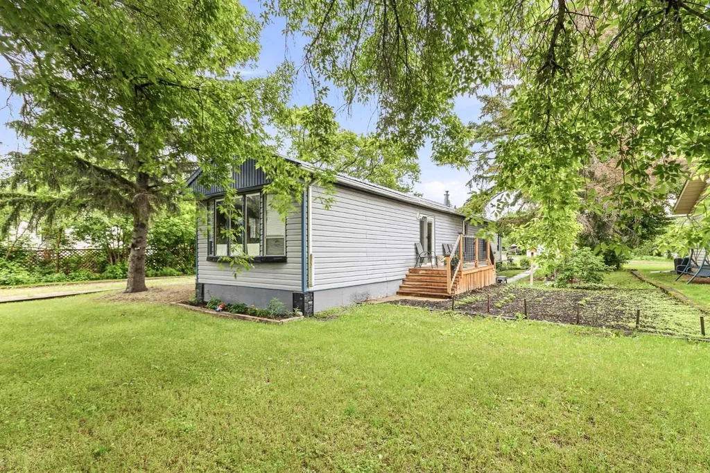 115 1 Street W Lashburn SK S0M1H0
