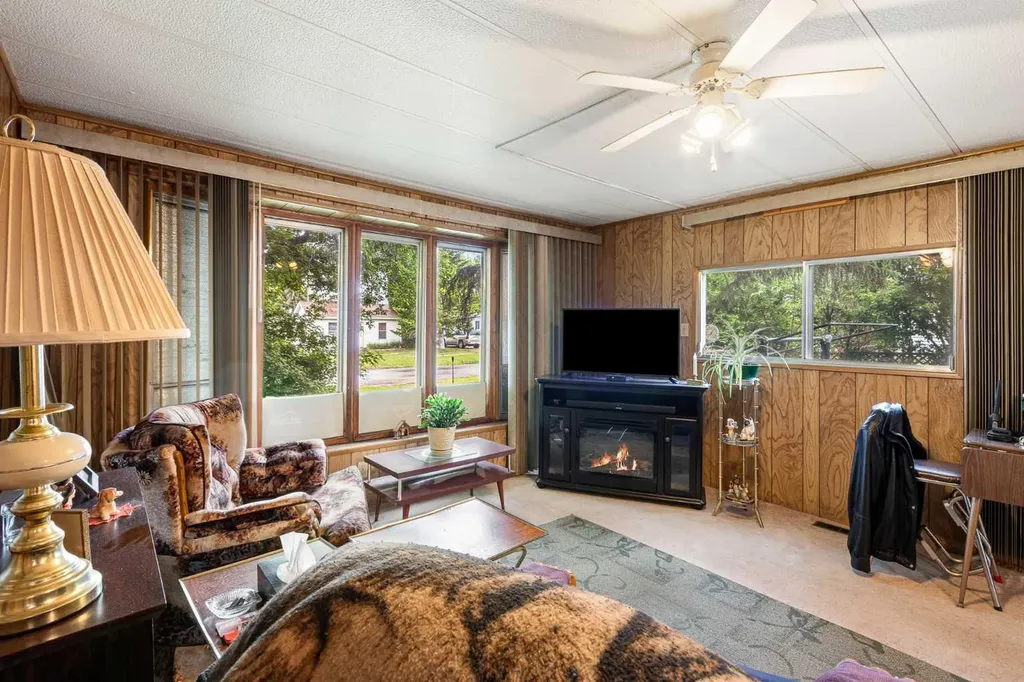 115 1 Street W Lashburn SK S0M1H0