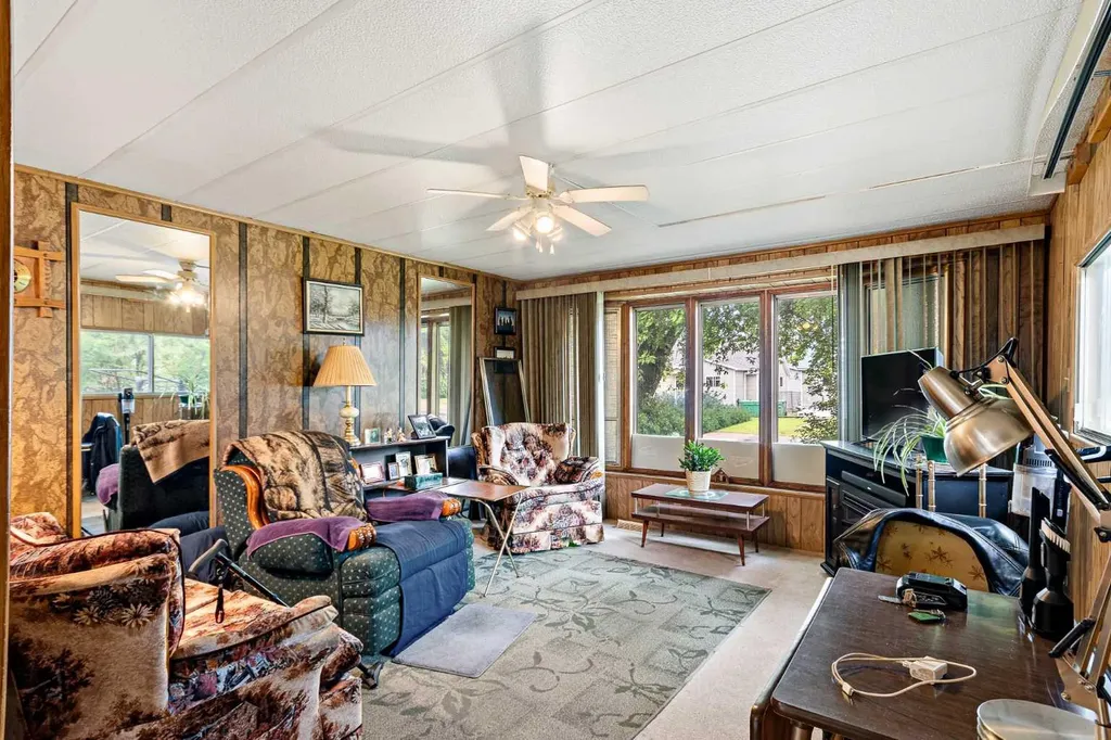 115 1 Street W Lashburn SK S0M1H0