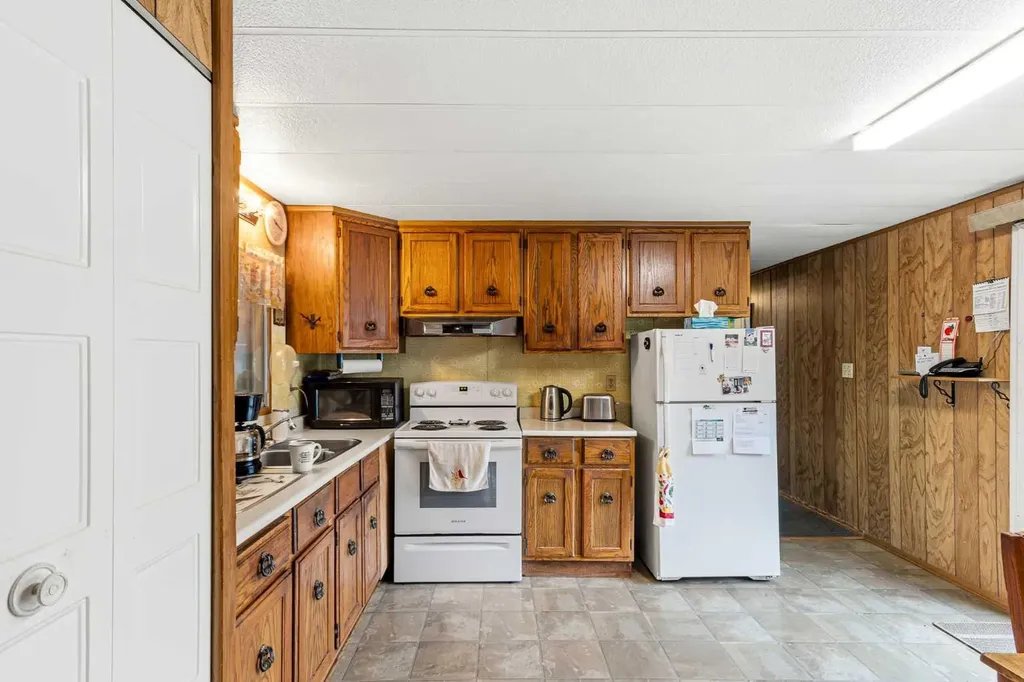 115 1 Street W Lashburn SK S0M1H0
