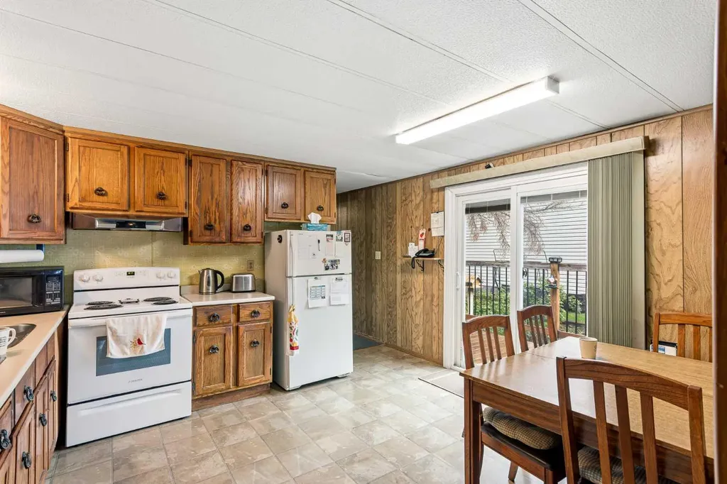 115 1 Street W Lashburn SK S0M1H0
