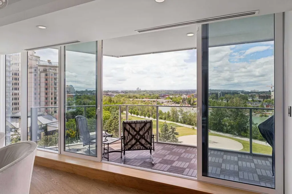 738 1 Avenue SW Calgary AB T2P 5G8