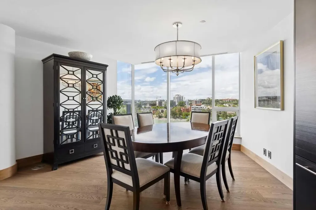 738 1 Avenue SW Calgary AB T2P 5G8