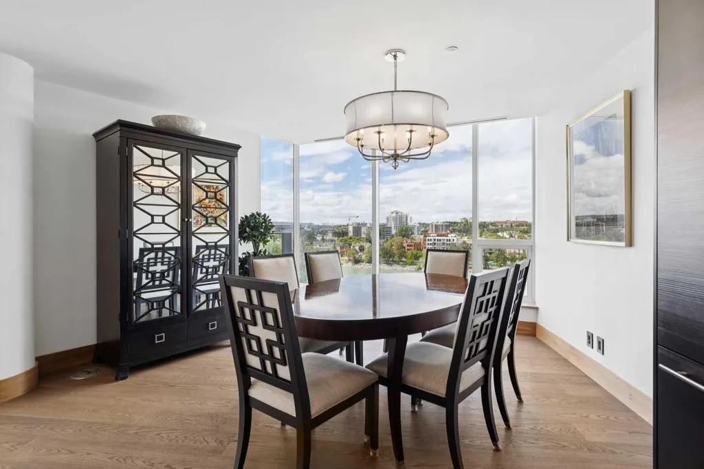 738 1 Avenue SW Calgary AB T2P 5G8