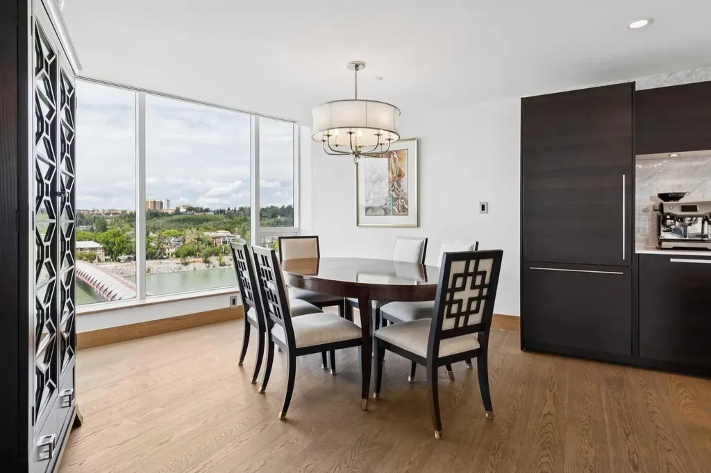 738 1 Avenue SW Calgary AB T2P 5G8