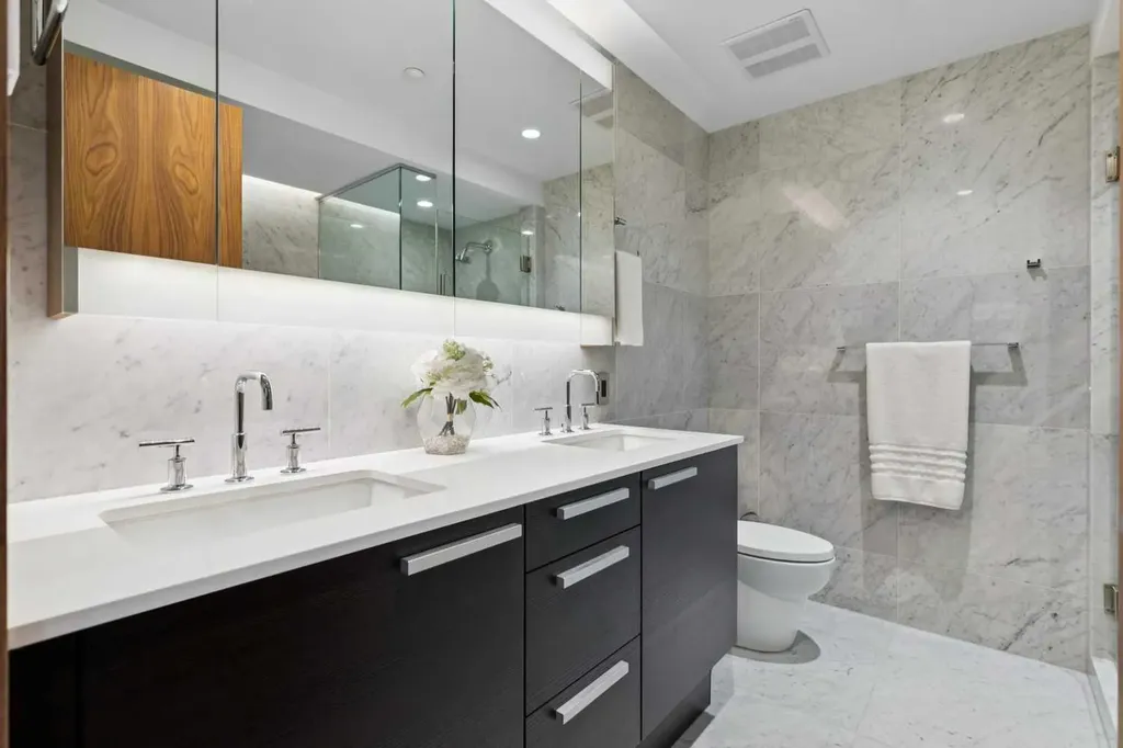 738 1 Avenue SW Calgary AB T2P 5G8