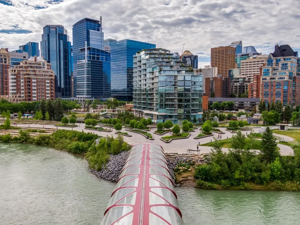 738 1 Avenue SW Calgary AB T2P 5G8