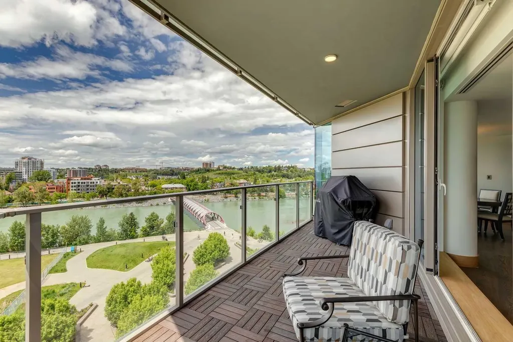 738 1 Avenue SW Calgary AB T2P 5G8