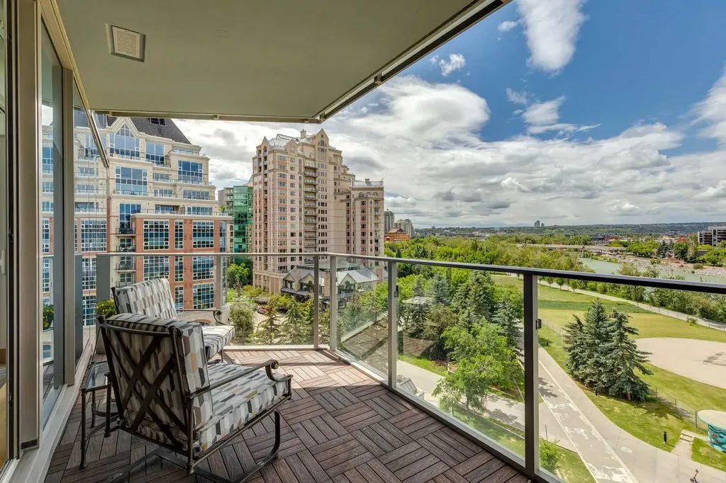 738 1 Avenue SW Calgary AB T2P 5G8