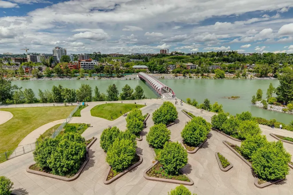 738 1 Avenue SW Calgary AB T2P 5G8