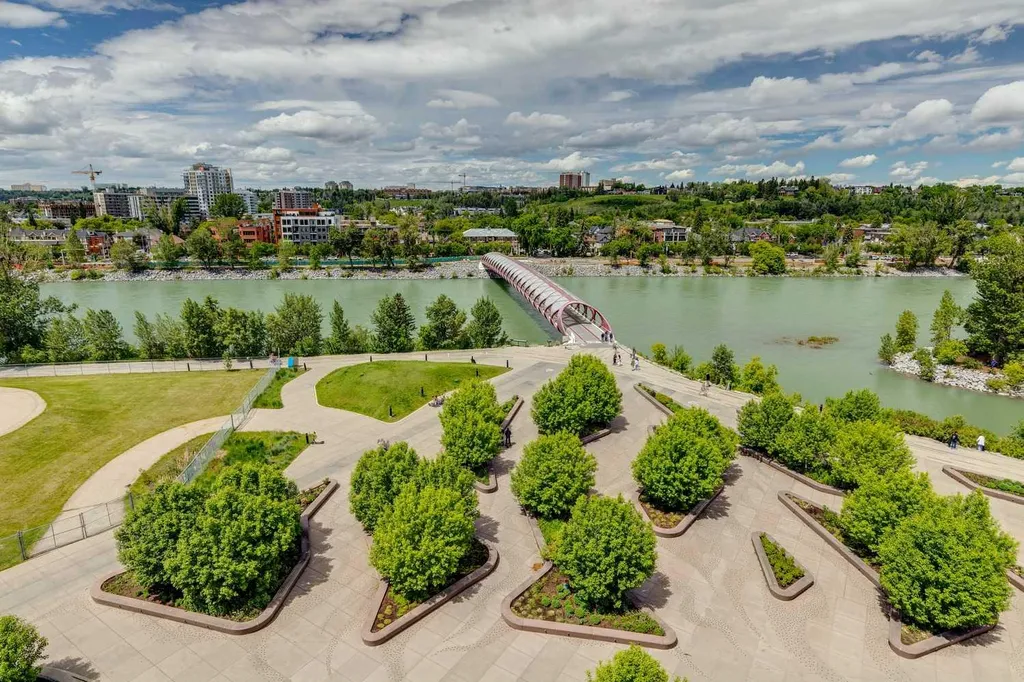 738 1 Avenue SW Calgary AB T2P 5G8