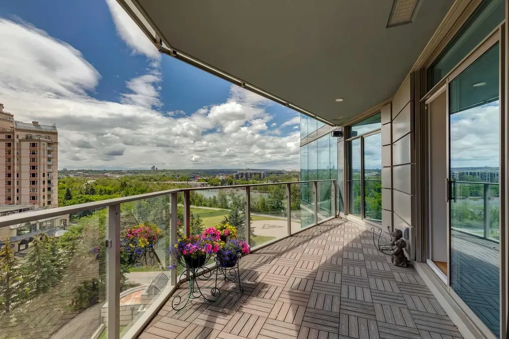 738 1 Avenue SW Calgary AB T2P 5G8