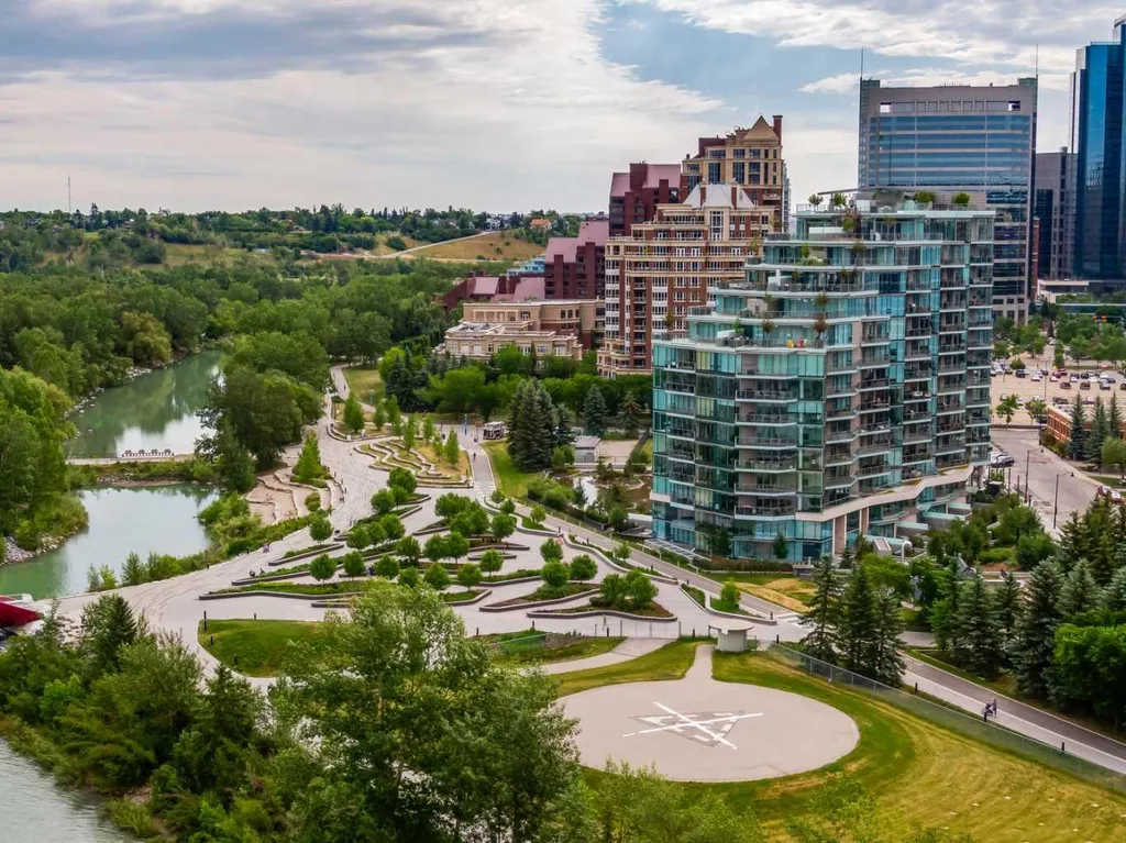 738 1 Avenue SW Calgary AB T2P 5G8