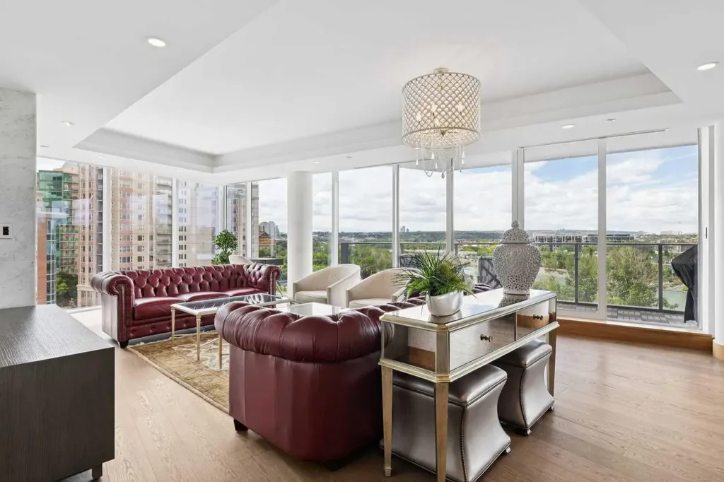 738 1 Avenue SW Calgary AB T2P 5G8
