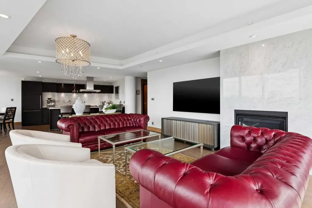 738 1 Avenue SW Calgary AB T2P 5G8