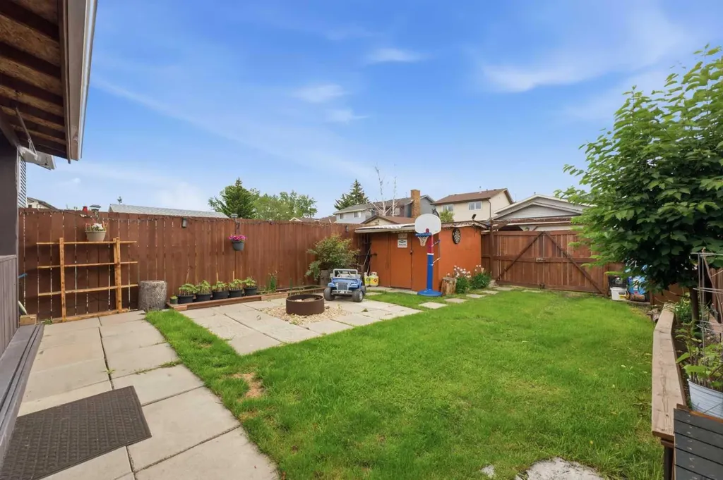 17 Abberfield Crescent NE Calgary AB T2A 6P4