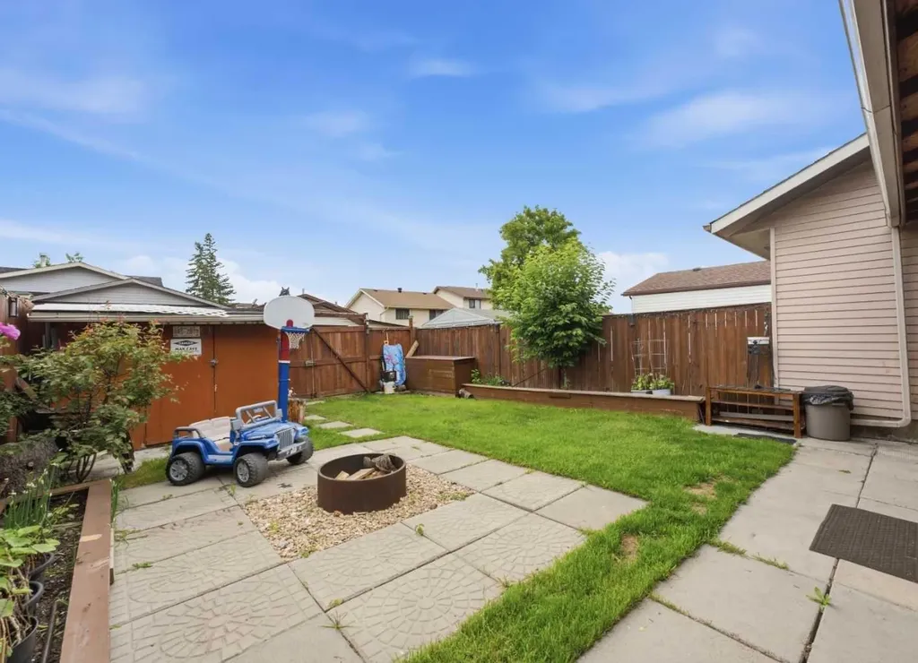 17 Abberfield Crescent NE Calgary AB T2A 6P4
