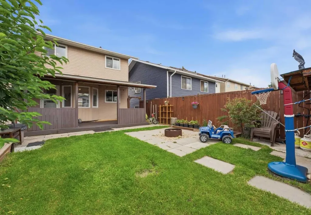 17 Abberfield Crescent NE Calgary AB T2A 6P4