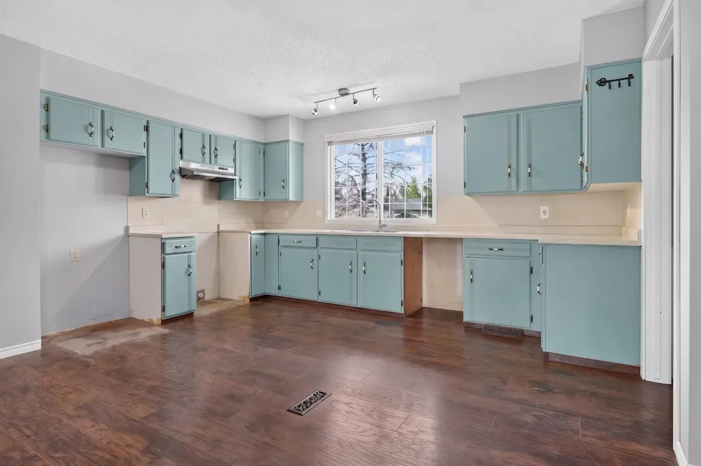35 Penworth Place SE Calgary AB T2A4G4