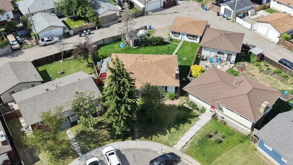 35 Penworth Place SE Calgary AB T2A4G4