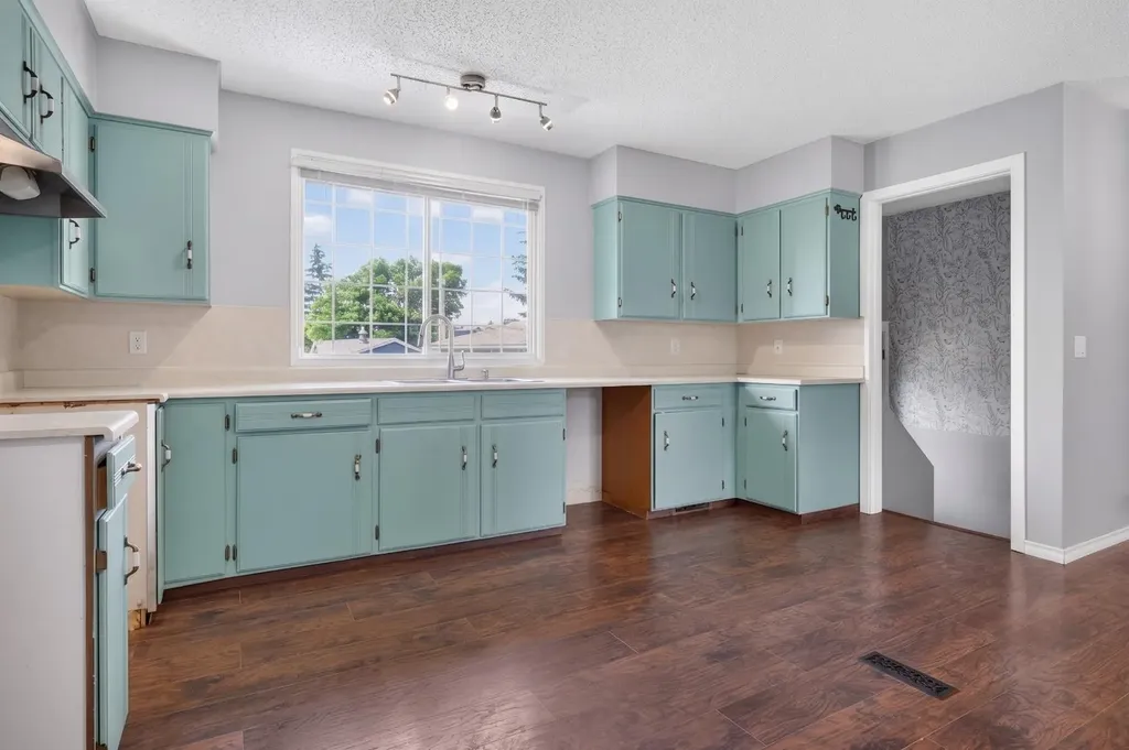 35 Penworth Place SE Calgary AB T2A4G4