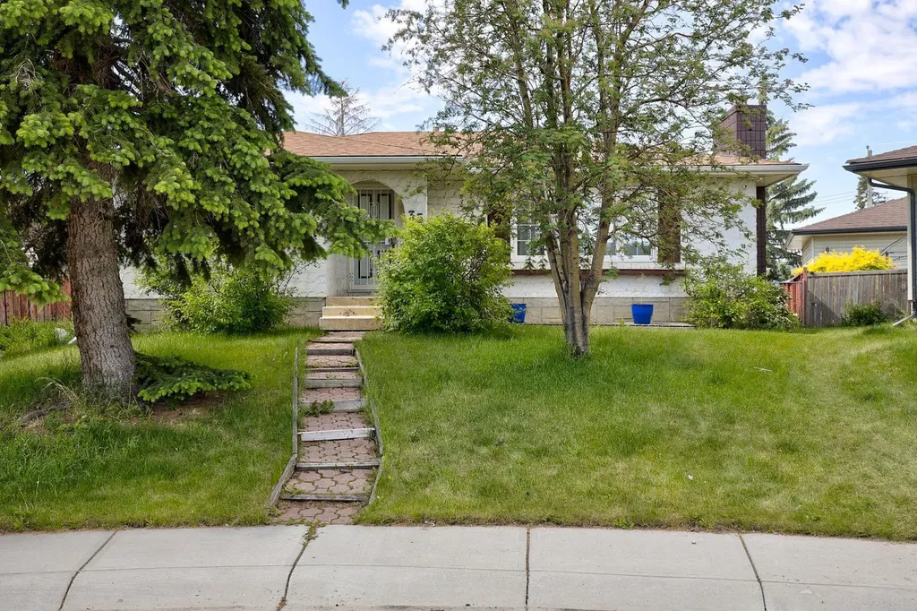35 Penworth Place SE Calgary AB T2A4G4