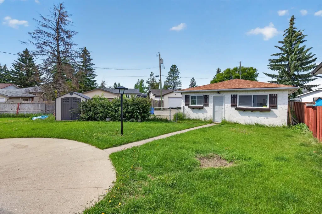 35 Penworth Place SE Calgary AB T2A4G4