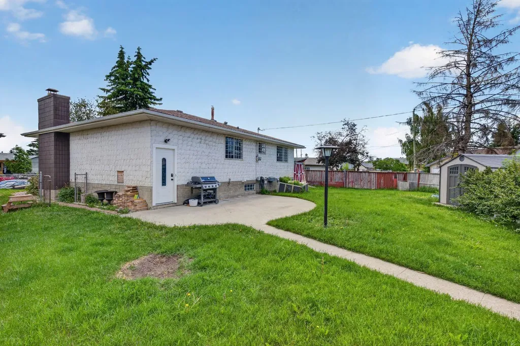 35 Penworth Place SE Calgary AB T2A4G4