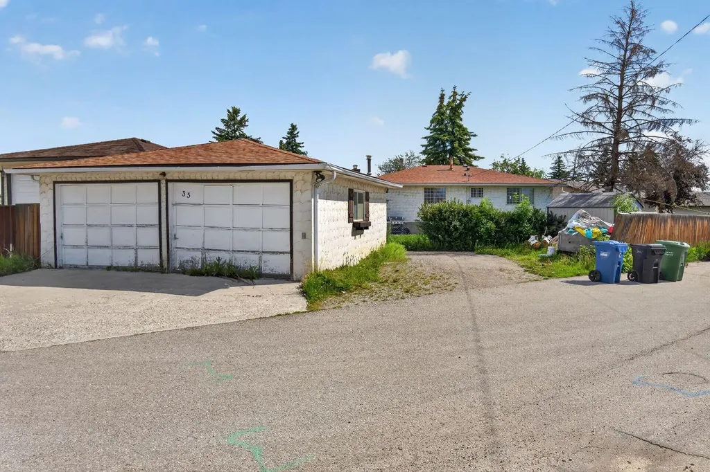 35 Penworth Place SE Calgary AB T2A4G4