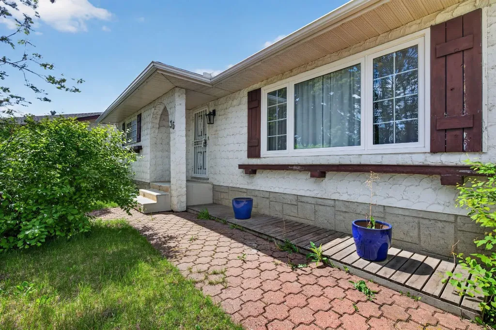 35 Penworth Place SE Calgary AB T2A4G4