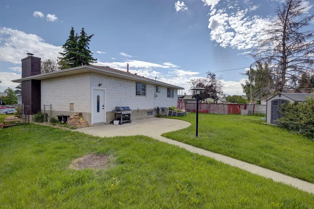 35 Penworth Place SE Calgary AB T2A4G4